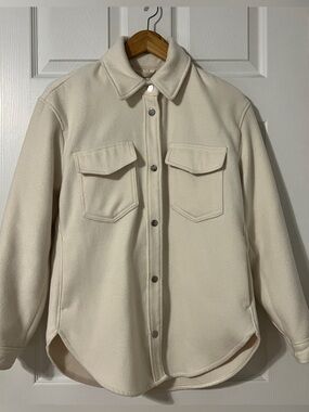 Abercrombie & Fitch Cream Button-Up Shacket with Front Flap Pockets - M